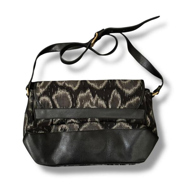 Vivienne Westwood Black Saddle Shoulder Bag - Picture 2 of 7
